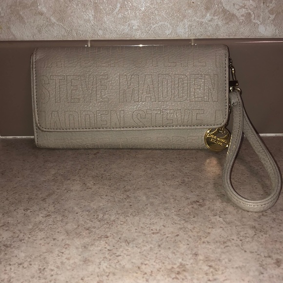 Steve Madden Handbags - Steve Madden Tan/Gold Logo Wallet
